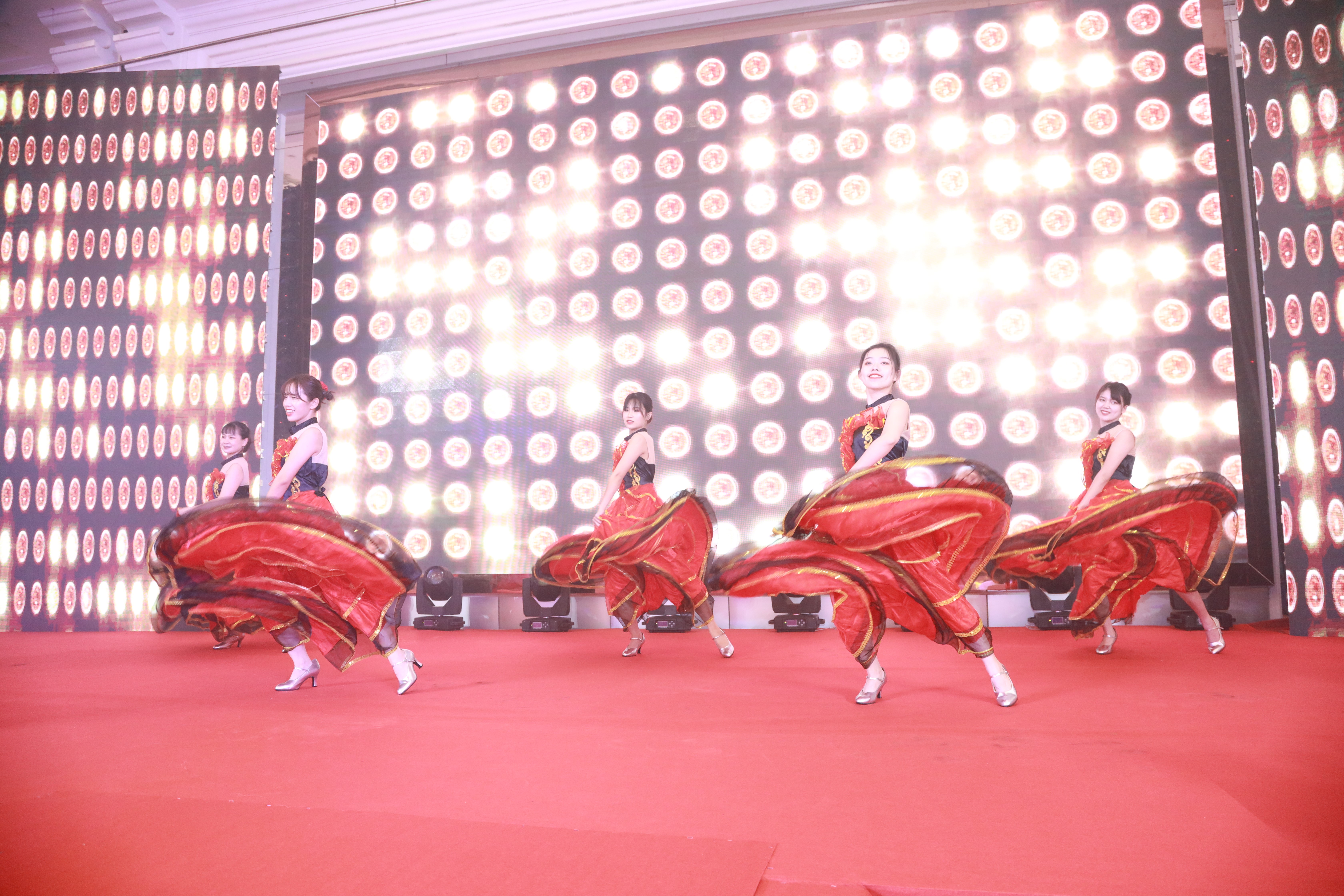 凤凰涅盘 共筑辉煌——华康保代广分荣誉晚宴 暨2021年开门红启动会